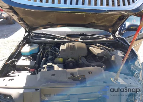 2008 Lincoln Town Car Signature Limited z USA, uszkodzony, nr VIN 2LNHM82W08X655680